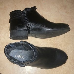 kids shoes size 2, Tiny heel, black.